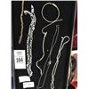Image 1 : 6-Silver Necklace/Bracelet - 6 X $