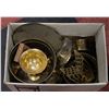 Image 1 : BOX OF ASSORTED BRASS ITEMS