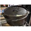 Image 1 : CABELLAS CAST IRON DUTCH OVEN