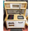 Image 1 : SHOWHOME CHILDRENS PLAY KITCHEN