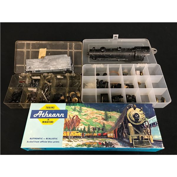 VINTAGE HO TRAIN MODEL LOT WITH BOXES