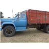 Image 2 : 1976 Chevy Grain Truck, 5 Ton, V8, 5&2 Spd, 16' Grain Box, Twin Cyl. Hoist, Showing 53,247Km, SN. CC