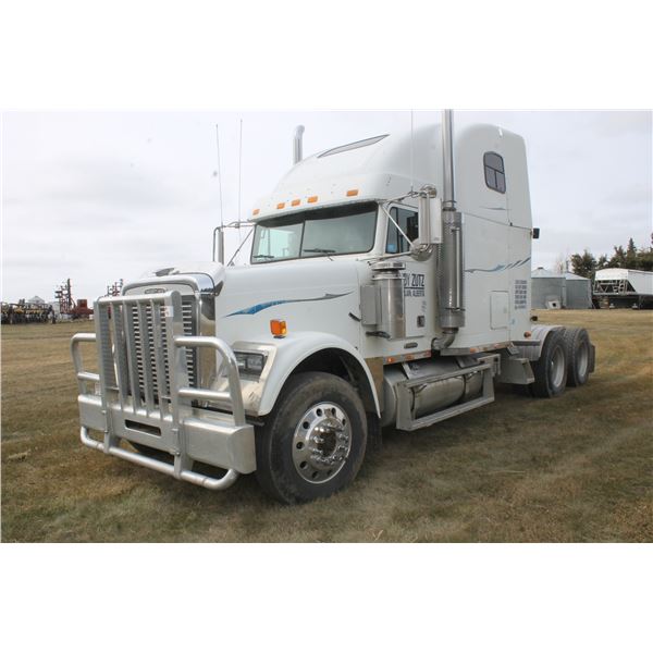 1999 Freightliner Classic c/w 5th wheel, 160" Bunk, 500 Detroit, 15spd, 40 rears 1.66 Mill Km, 11.00