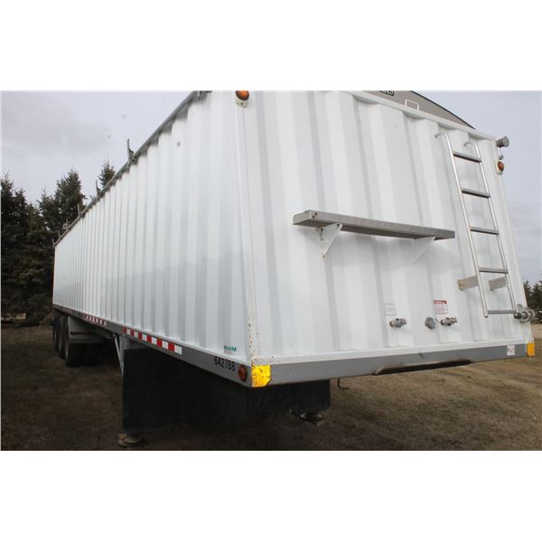 2004 Advance Tridem Grain Trailer, 65167 Original Km, 11.00-24.5 Tires, Last CVIP Aug 2021, Always S