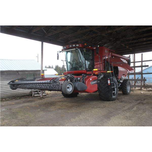 2007 Case 7010 Combine, Threshing hrs 1532, Engine hrs 2020 c/w 14' Pick up Header and fine cut chop
