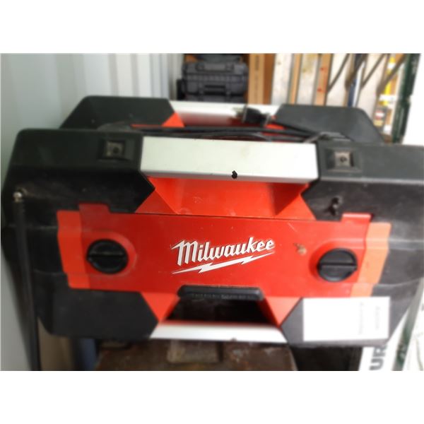 Milwaukee Job Site Radio Cat C