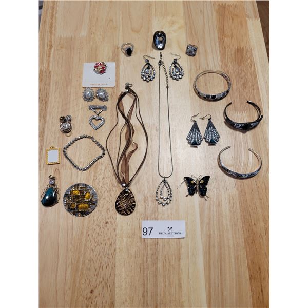 Costume Jewelry (Rings - Necklaces - Bracelets - Earrings)