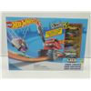 Image 1 : Hot Wheels City Crane Crasher Play Set -  Track & 5 cars