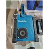 Image 8 : Makita cordless 18V Assorted Saws and Portable Radio with charger