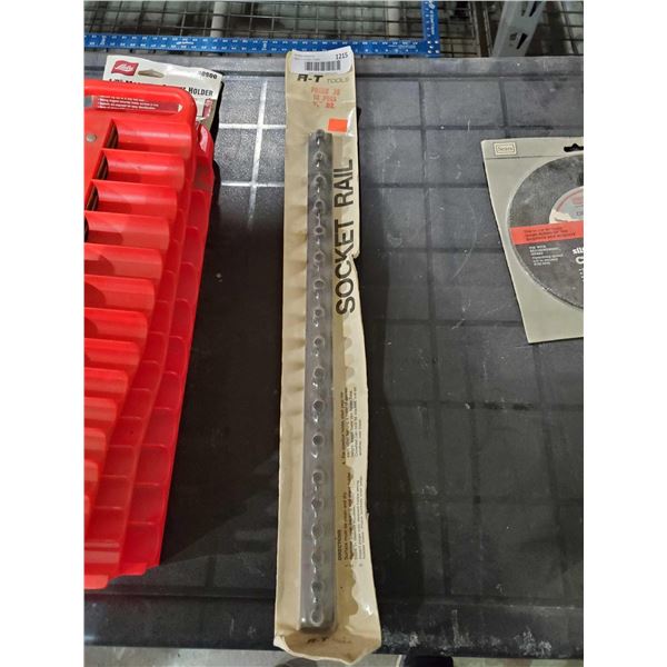 Socket Rail 18 pegs 3/8in