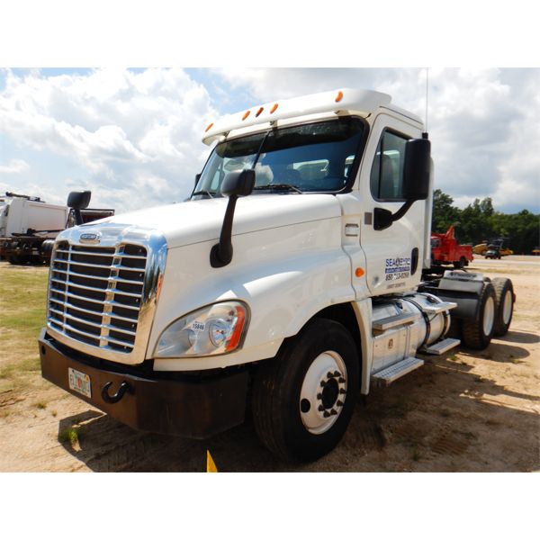 2013 FREIGHTLINER CASCADIA Day Cab Truck