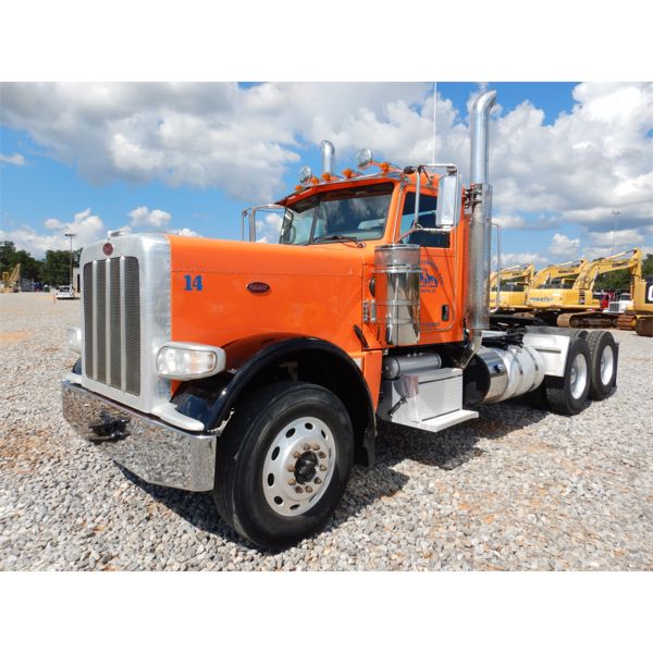 2019 PETERBILT 389 Day Cab Truck