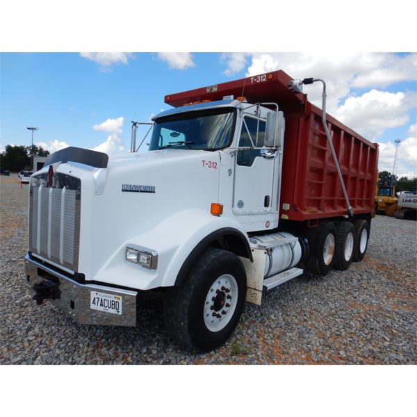 2012 KENWORTH T800 Dump Truck