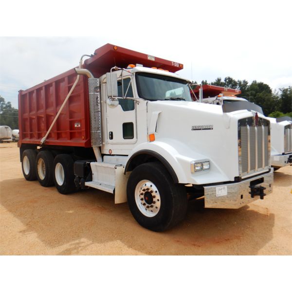 2012 KENWORTH T800 Dump Truck