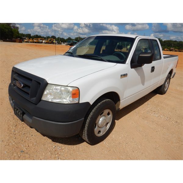2005 FORD F150 XL Pickup Truck