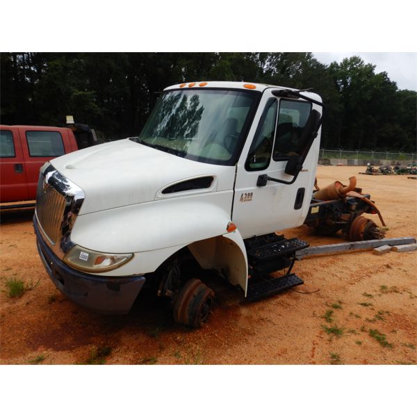 2006 INTERNATIONAL 4300 Cab and Chassis Truck