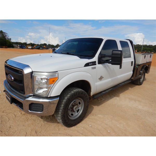 2016 FORD F350 XL Flatbed Truck