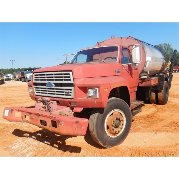 1993 FORD F700 Asphalt Distributor Truck