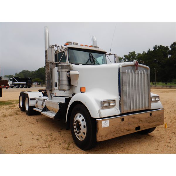 2012 KENWORTH W900L Day Cab Truck