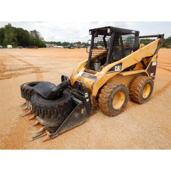 2004 CAT 262 Skid Steer Loader - Wheel
