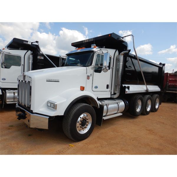 2020 KENWORTH T800 Dump Truck