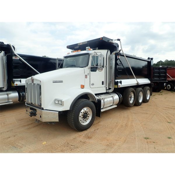 2020 KENWORTH T800 Dump Truck