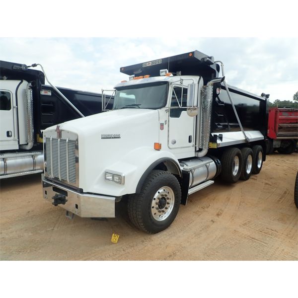 2020 KENWORTH T800 Dump Truck