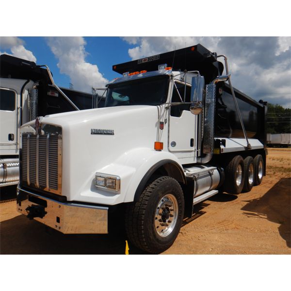 2020 KENWORTH T800 Dump Truck