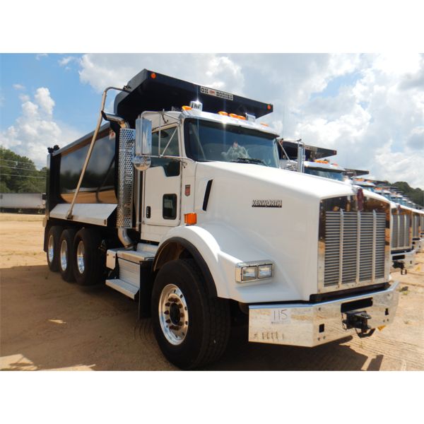 2020 KENWORTH T800 Dump Truck