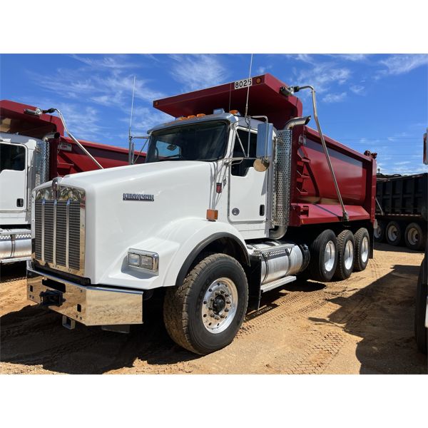 2020 KENWORTH T800 Dump Truck