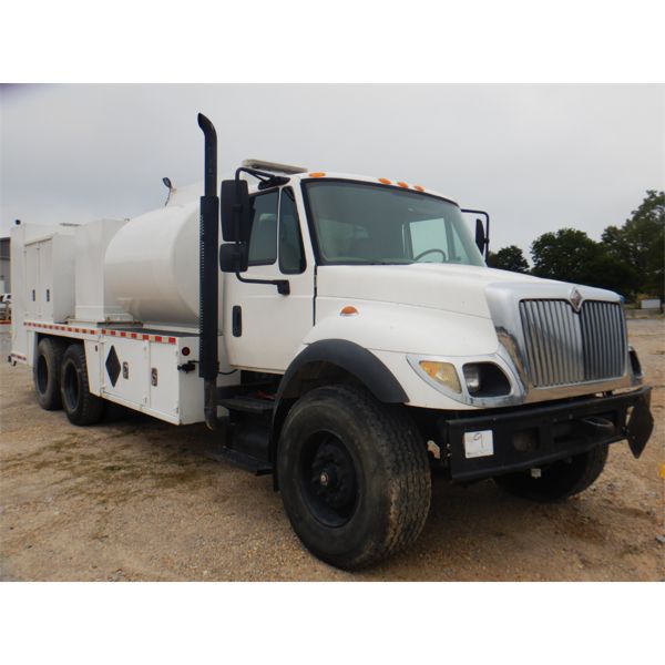 2005 INTERNATIONAL 7500 Fuel / Lube Truck