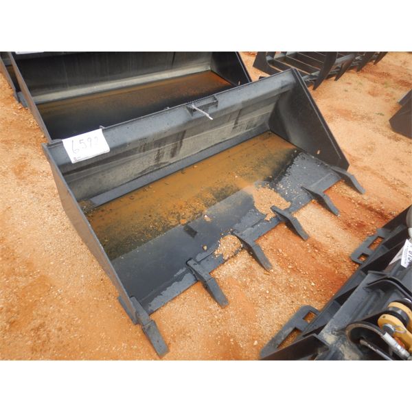 MS ATTACHMENTS 68" LOW PRO BUCKET W/TEETH