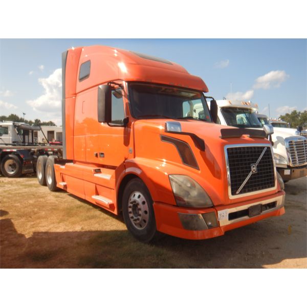 2014 VOLVO VNL Sleeper Truck