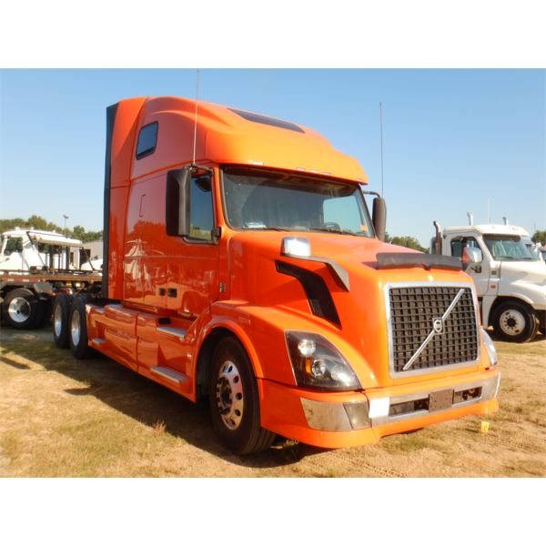 2015 VOLVO VNL Sleeper Truck