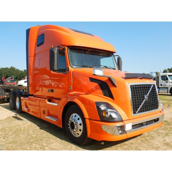 2016 VOLVO VNL Sleeper Truck