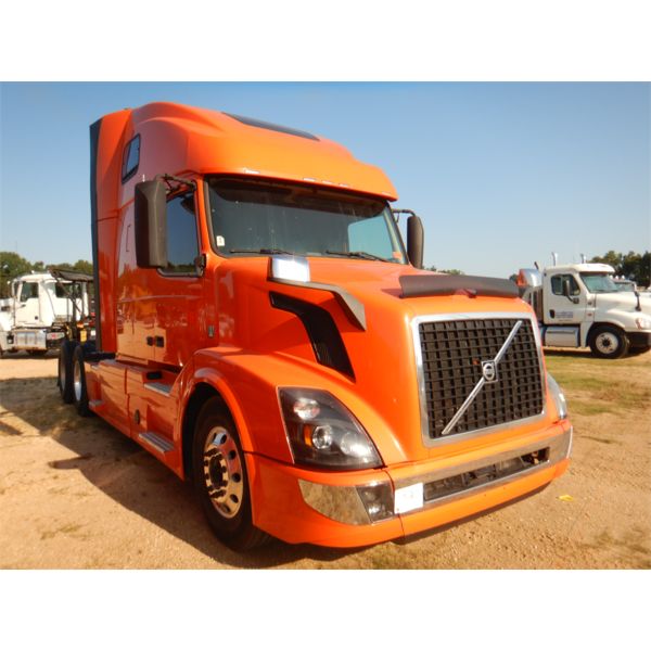 2016 VOLVO VNL Sleeper Truck