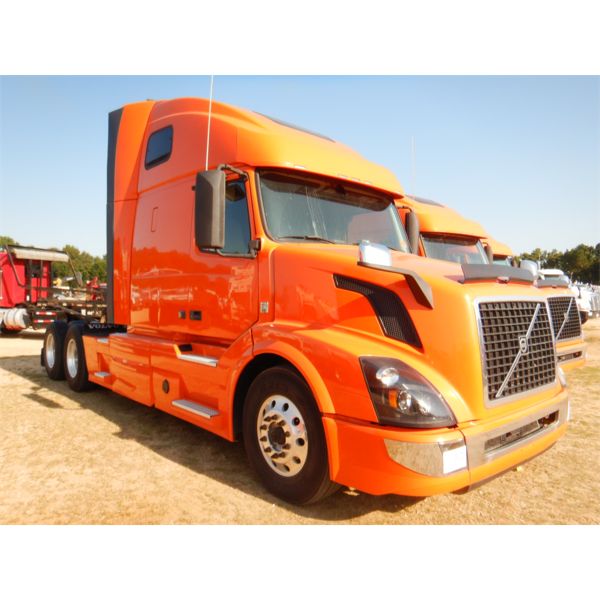 2016 VOLVO VNL Sleeper Truck