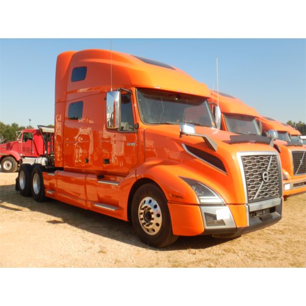 2019 VOLVO VNL Sleeper Truck