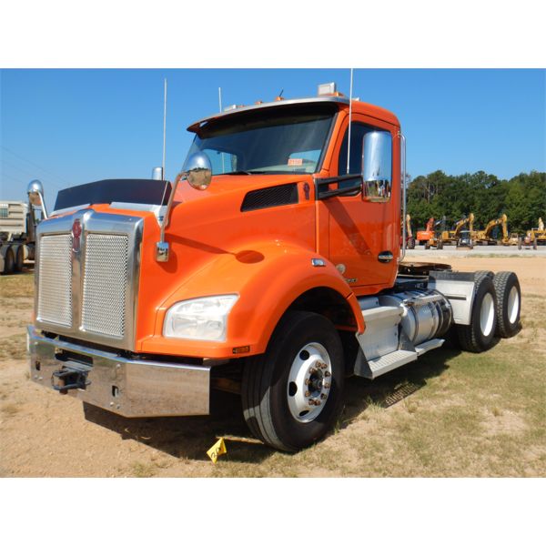 2018 KENWORTH T880 Day Cab Truck