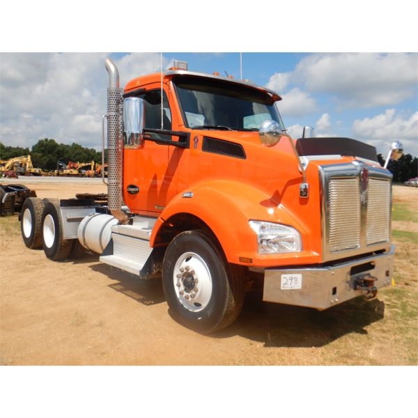 2018 KENWORTH T880 Day Cab Truck