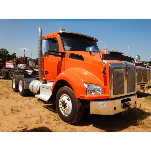 2018 KENWORTH T880 Day Cab Truck