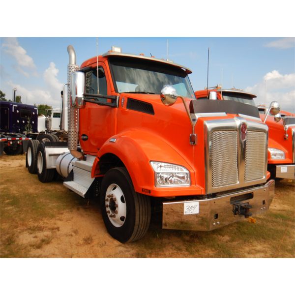 2018 KENWORTH T880 Day Cab Truck