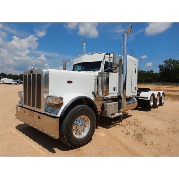 2019 PETERBILT 389 Sleeper Truck