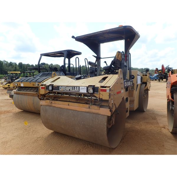 2004 CAT CB534D XW Roller
