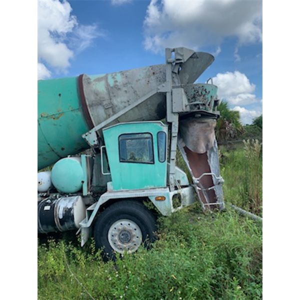 2006 ADVANCED  Concrete Mixer / Pump Truck