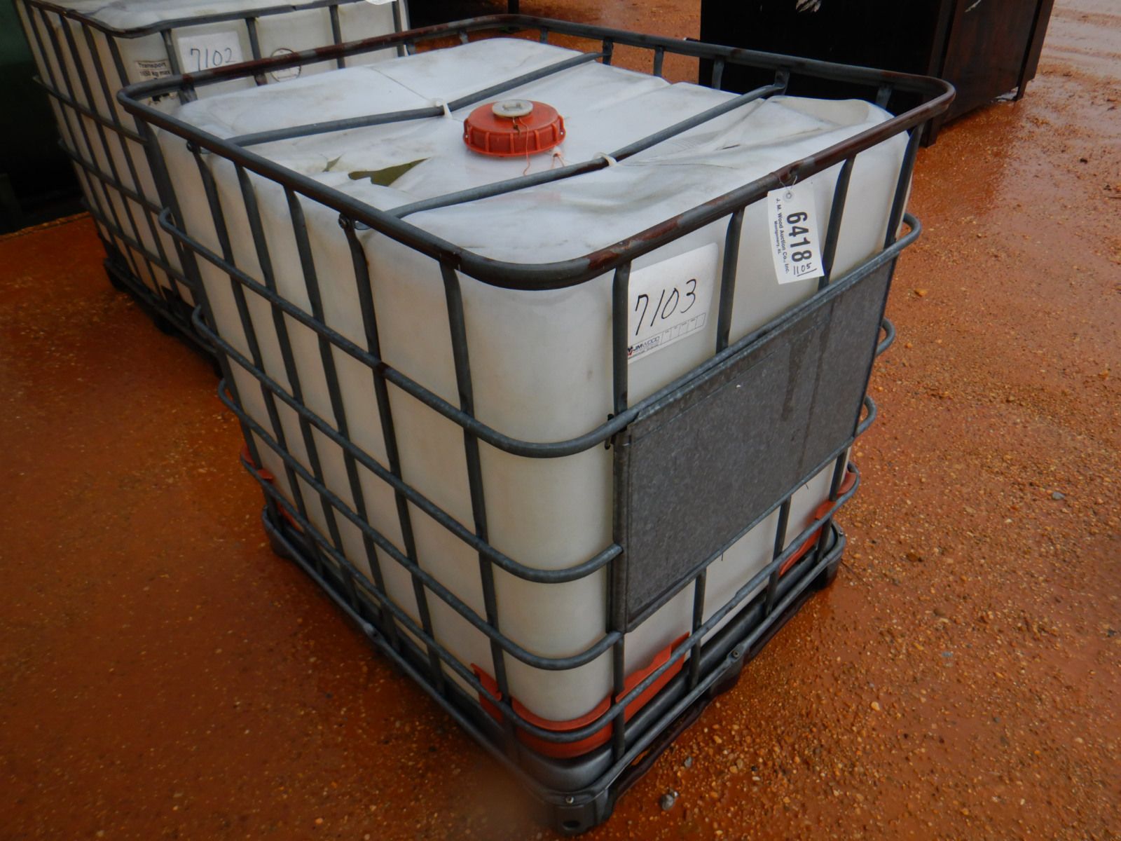 250 GAL PLASTIC STORAGE TANK W/ CAGE Storage Tank