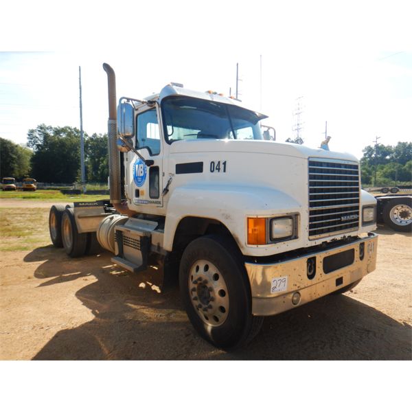 2018 MACK CHU613 Day Cab Truck