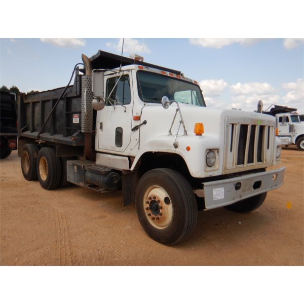 2001 INTERNATIONAL 2554 Dump Truck - J.M. Wood Auction