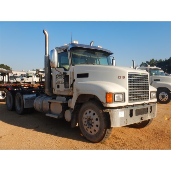 2013 MACK CHU613 Day Cab Truck
