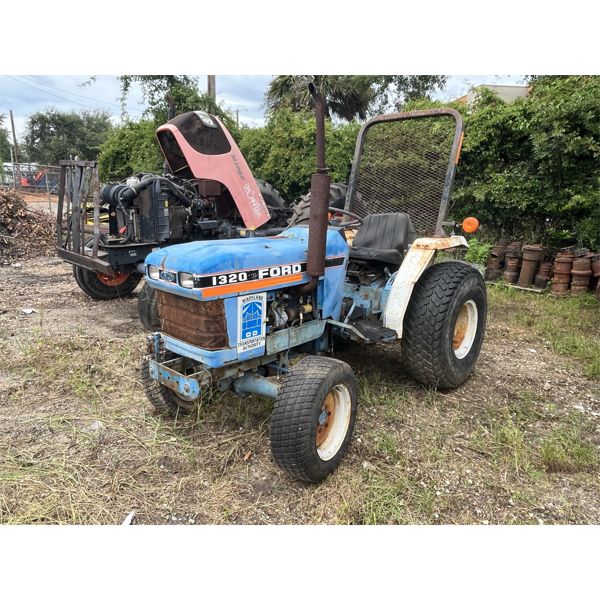 FORD 1320 Farm Tractor